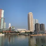 호텔 Bed, Bites & Business