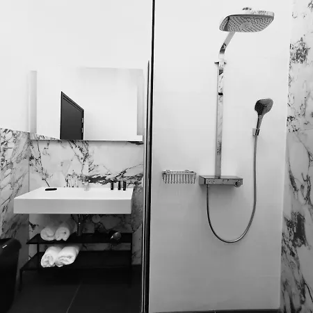 호텔 Bed, Bites & Business 4*