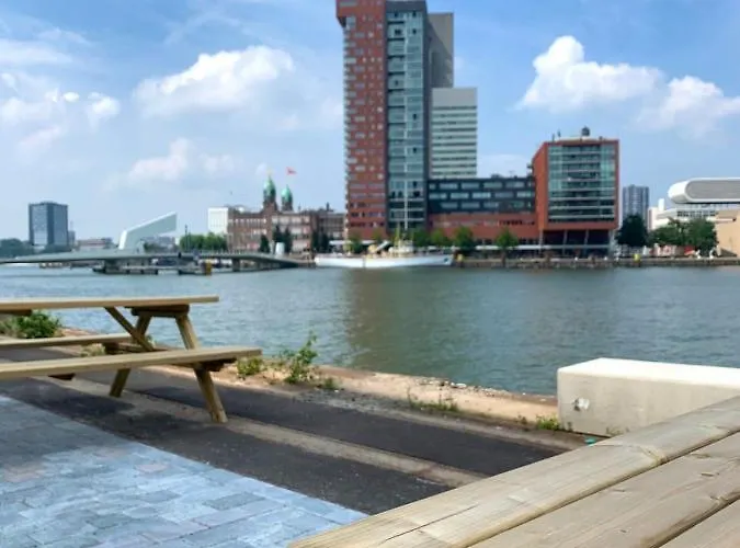 Bed, Bites & Business 4*