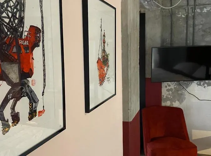 Bed, Bites & Business Hotel 4*