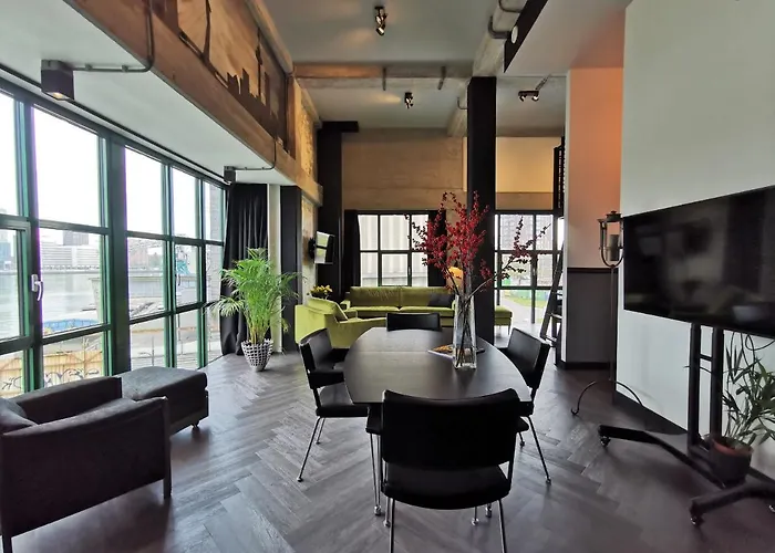 Bed, Bites & Business Отель