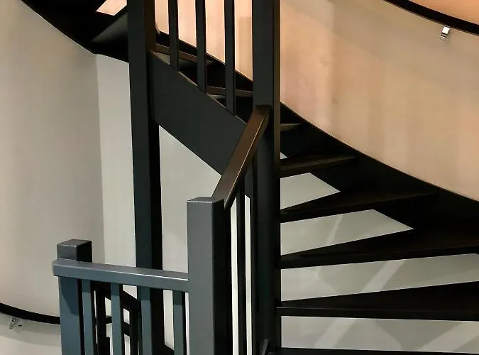 Отель Bed, Bites & Business 4*