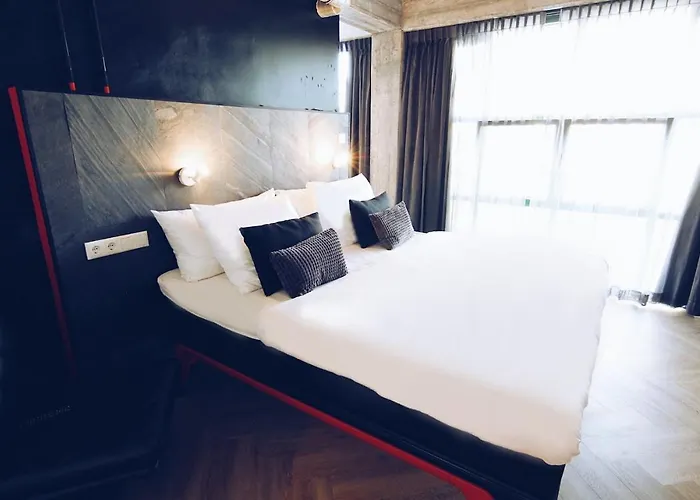 Bed, Bites & Business Hotel