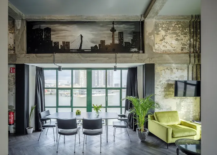 Bed, Bites & Business Hotel 4*