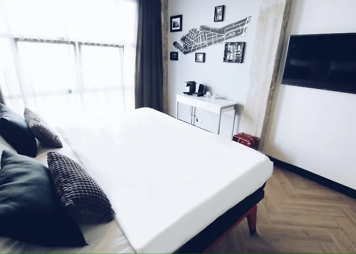 Bed, Bites & Business Hotel 4*
