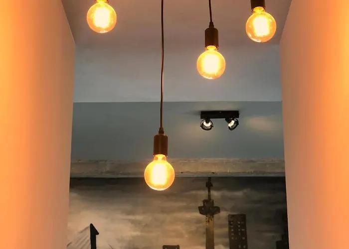 Hotel Bed, Bites & Business 4*